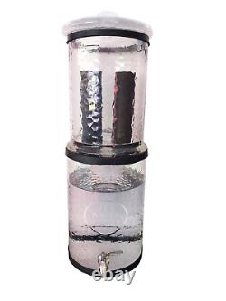 La machine à eau purificatrice : le premier filtre à eau par gravité entièrement en verre au monde.